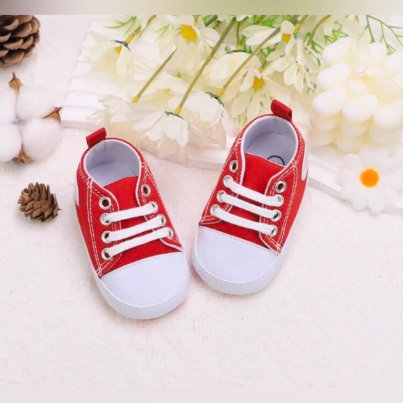 Baby infant newborn red canvas soft lace up sneakers size 2 - Picture 4 of 4